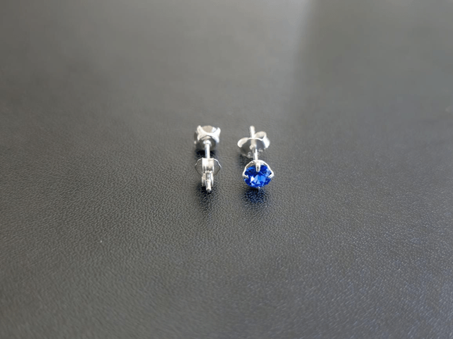 Boucles d'oreilles, cristal 4mm sapphire 