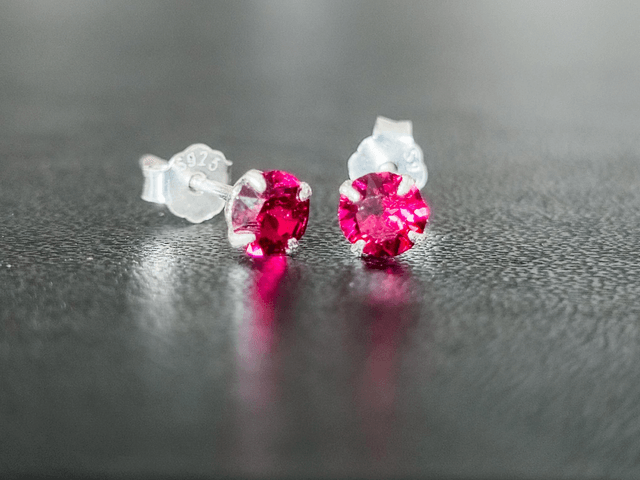 Boucles d'oreilles, cristal 4mm Ruby