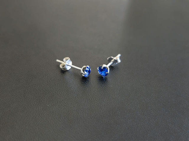 Boucles d'oreilles, cristal 4mm sapphire 