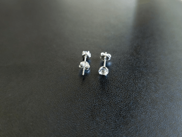 Boucles d'oreilles, cristal 4mm Crystal Clear