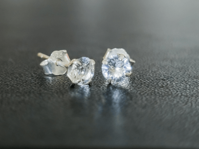 Boucles d'oreilles, cristal 4mm Crystal Clear